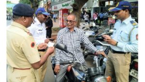 esakal_import_s3fs-public_news-story_cover-images_3helmet_4.jpg