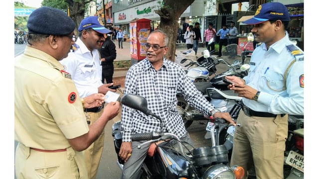esakal_import_s3fs-public_news-story_cover-images_3helmet_4.jpg