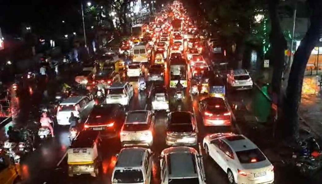 Heavy-Traffic-Jam-on-Jungli-Maharaj-Road.jpg