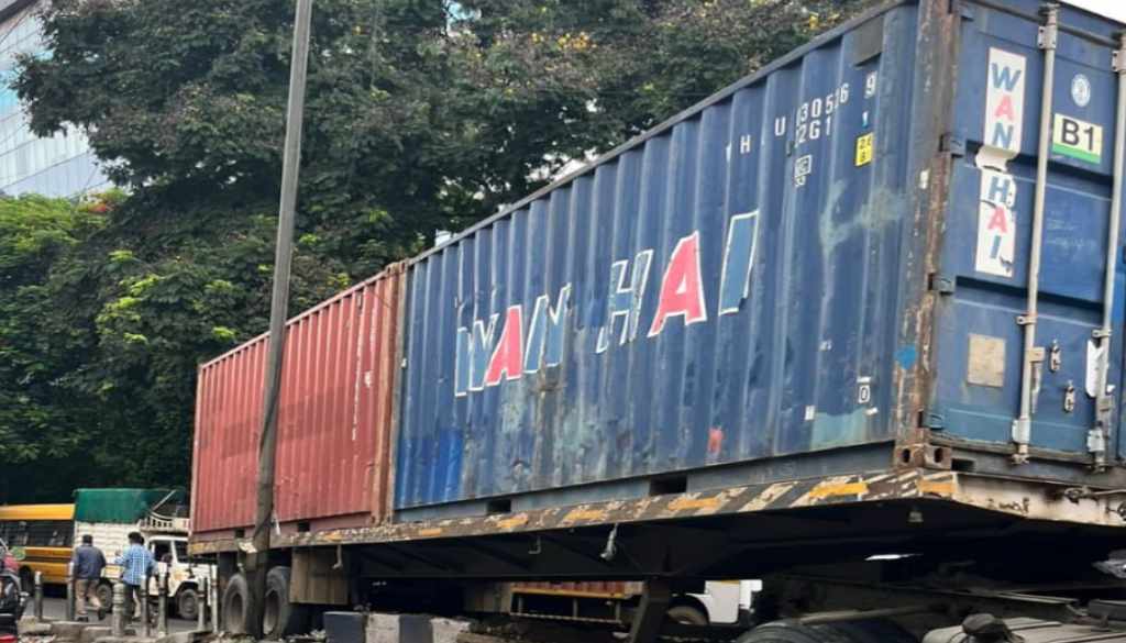 Speeding-Truck-Crashes-Through-Divider.jpg