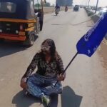 पुणे: मुंढवा ताडीगुता चौकात ट्रक वाहतुकीविरोधात चक्का जाम आंदोलन; सामाजिक कार्यकर्ते राजेश नायर यांचा पुढाकार