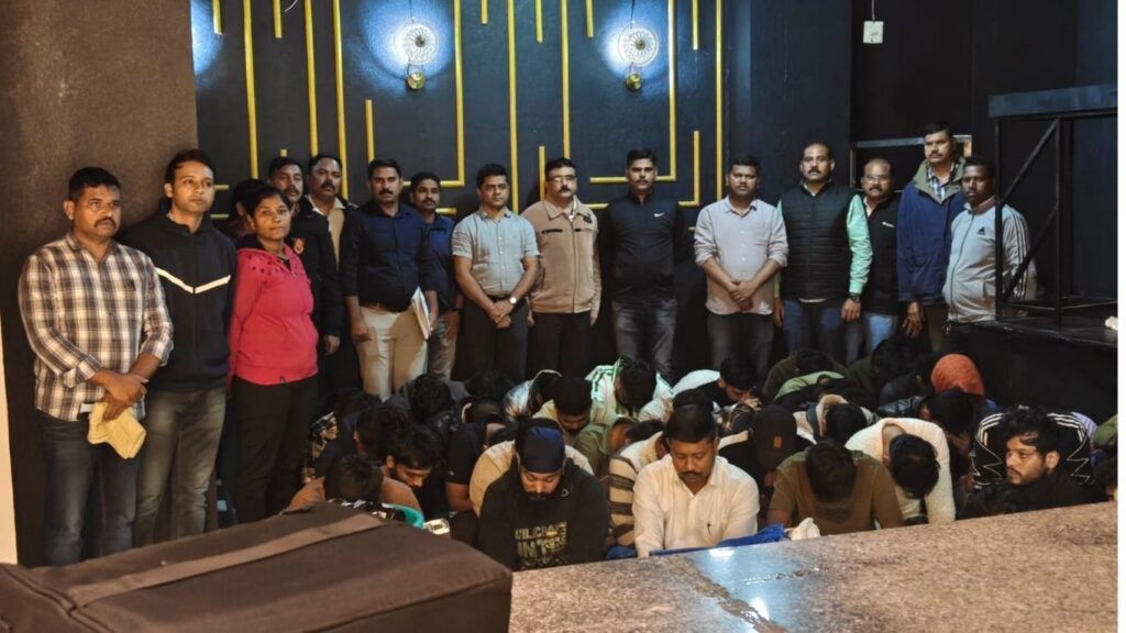 pune-Raid-on-The-Noir-pub-in-Pune-50-people-detained-10-booked-1.jpg
