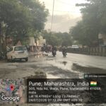 वारजे एनडीए रोडवर तुटलेली केबल रस्त्यावर; अपघाताची भीती, संबंधित विभागाच्या निष्काळजीपणावर नागरिकांचा सवाल