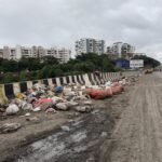 वारजे–वडगाव नवीन ब्रिजवर स्वच्छतेचा प्रश्न; संबंधित विभाग लक्ष देणार का?