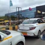 पुणे विमानतळावर कॅबचालकांची मनमानी; ‘नो पार्किंग’चे फलक शोभेसाठीच? वाहतूक पोलिसांच्या कारवाईवर प्रश्नचिन्ह!